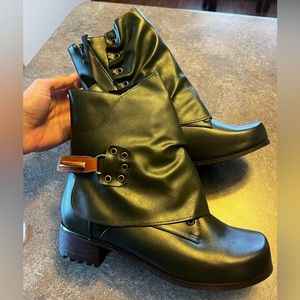 Women’s Fashion Boots. 9.5 Faux Leather